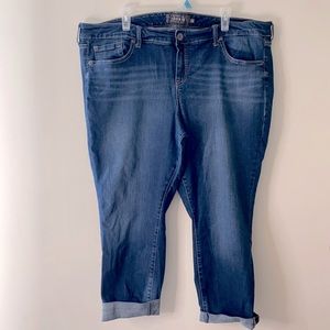 Torrid Denim Capris Boyfriend cut Size 22